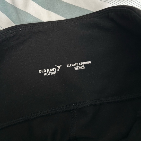 Old Navy workout leggings with pockets - Picture 3 of 8